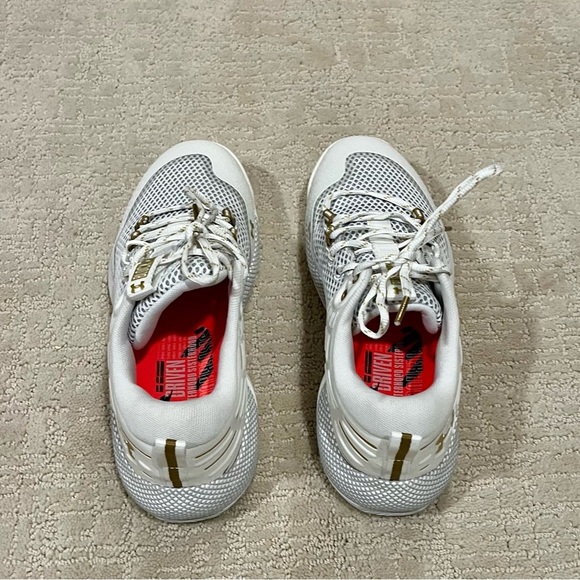 Under Armour Block City 3.0 Women’s Sneakers in White and Gold Size 8.5 - Picture 2 of 6